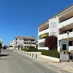 Apartment Medronheira - Near The Beach - 6 Pax - Olhos De Agua
